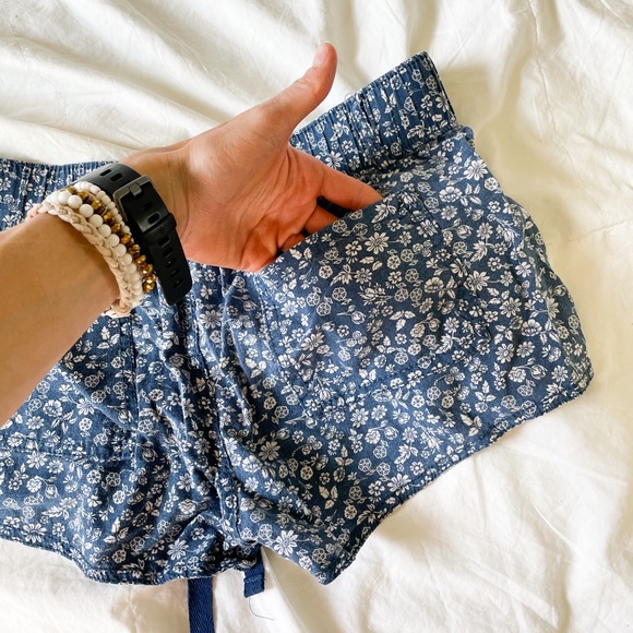 Shorts - Picture 9 of 11